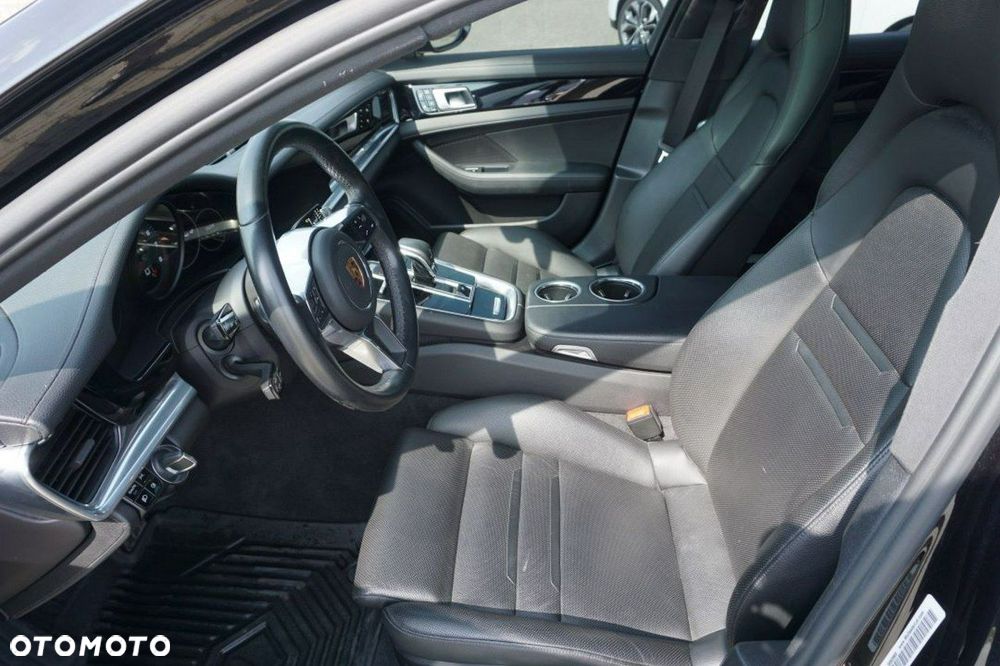 Porsche Panamera 4 - 9