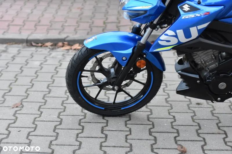 Suzuki GSX - 28