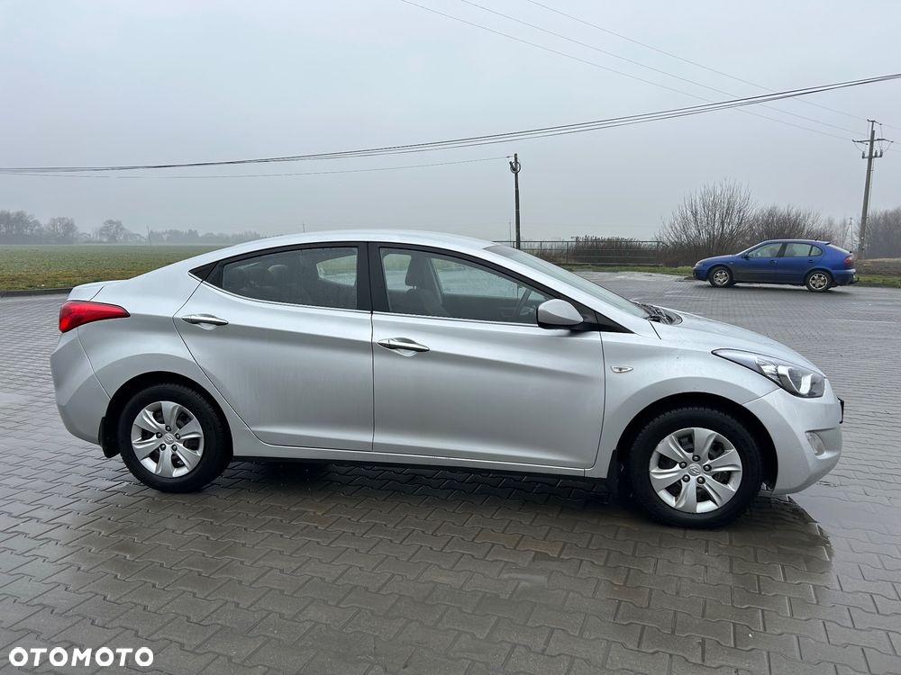 Hyundai Elantra 1.6 Comfort - 6
