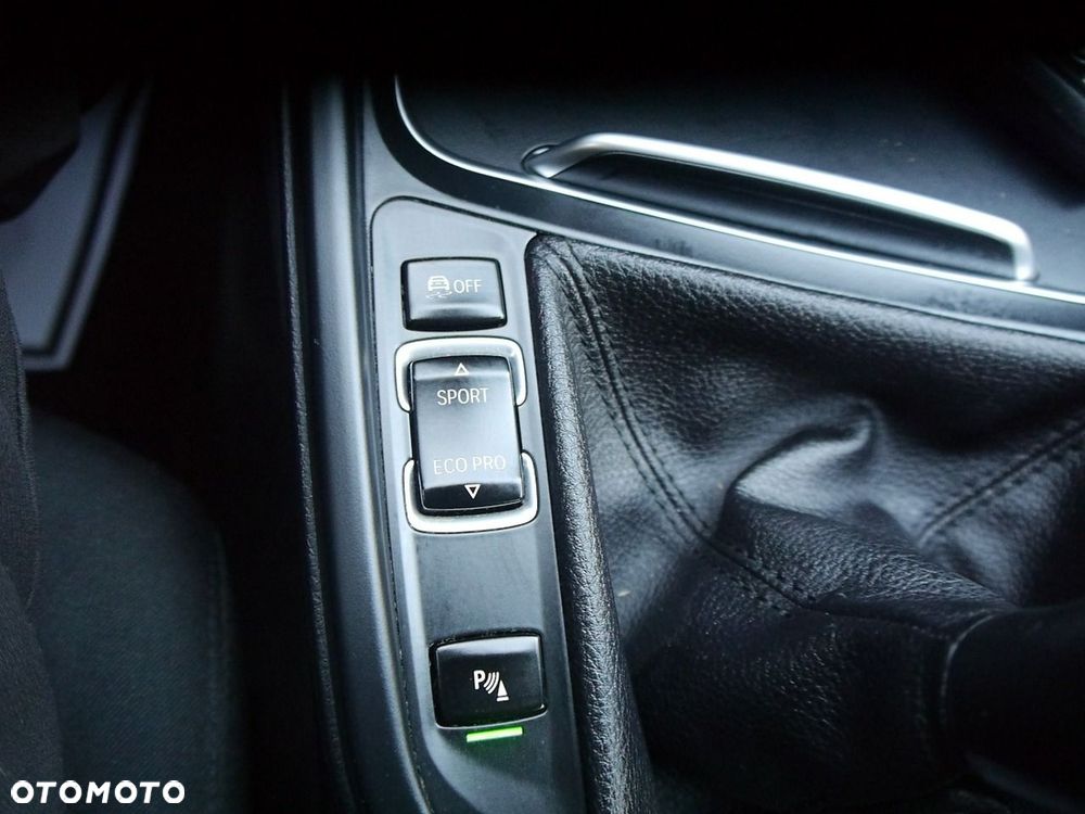 BMW Seria 3 318d Luxury Line - 32