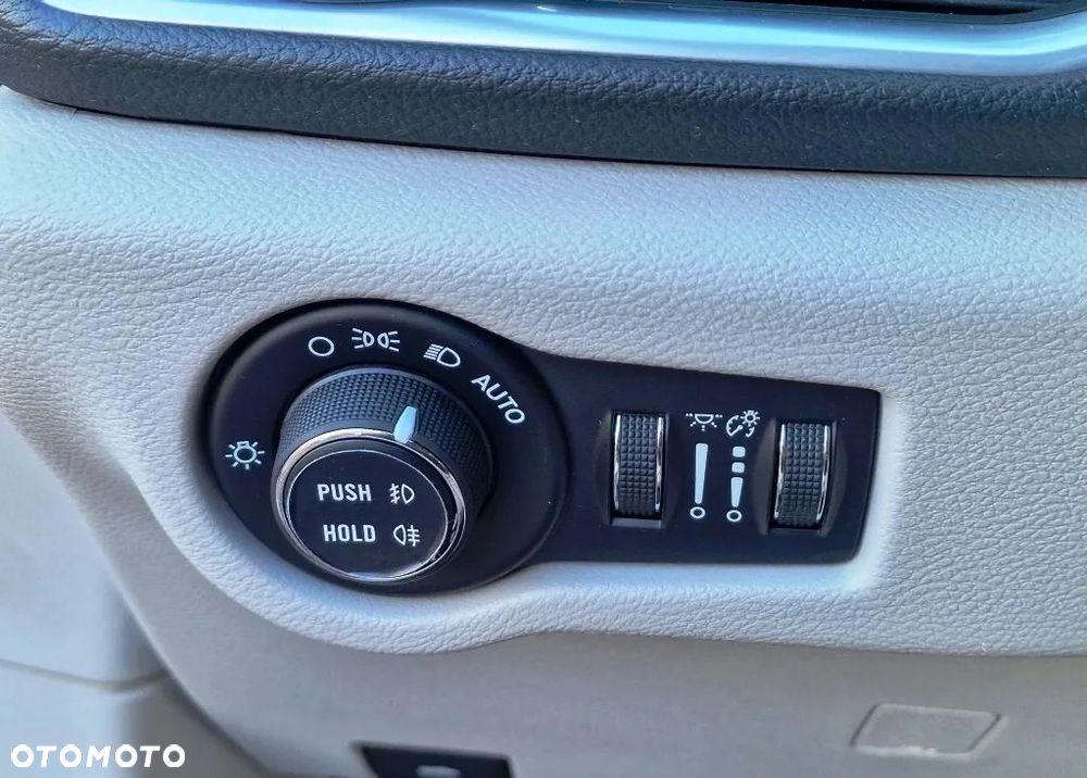 Chrysler Pacifica - 13