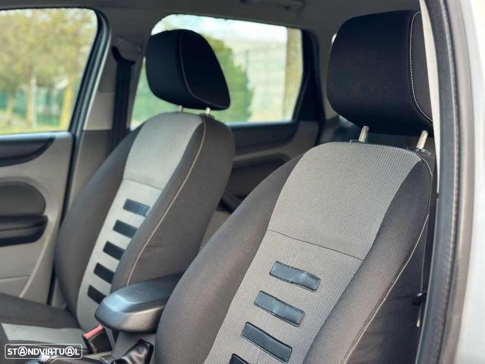 Ford Focus SW 1.6 TDCi Ambiente - 15