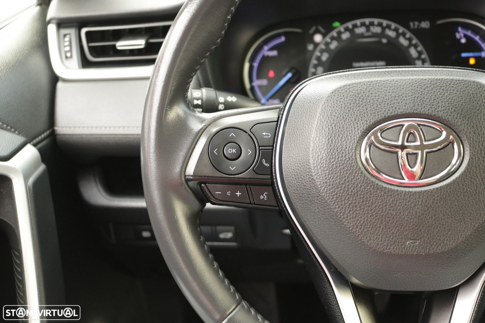 Toyota RAV4 2.5 HDF Comfort - 36