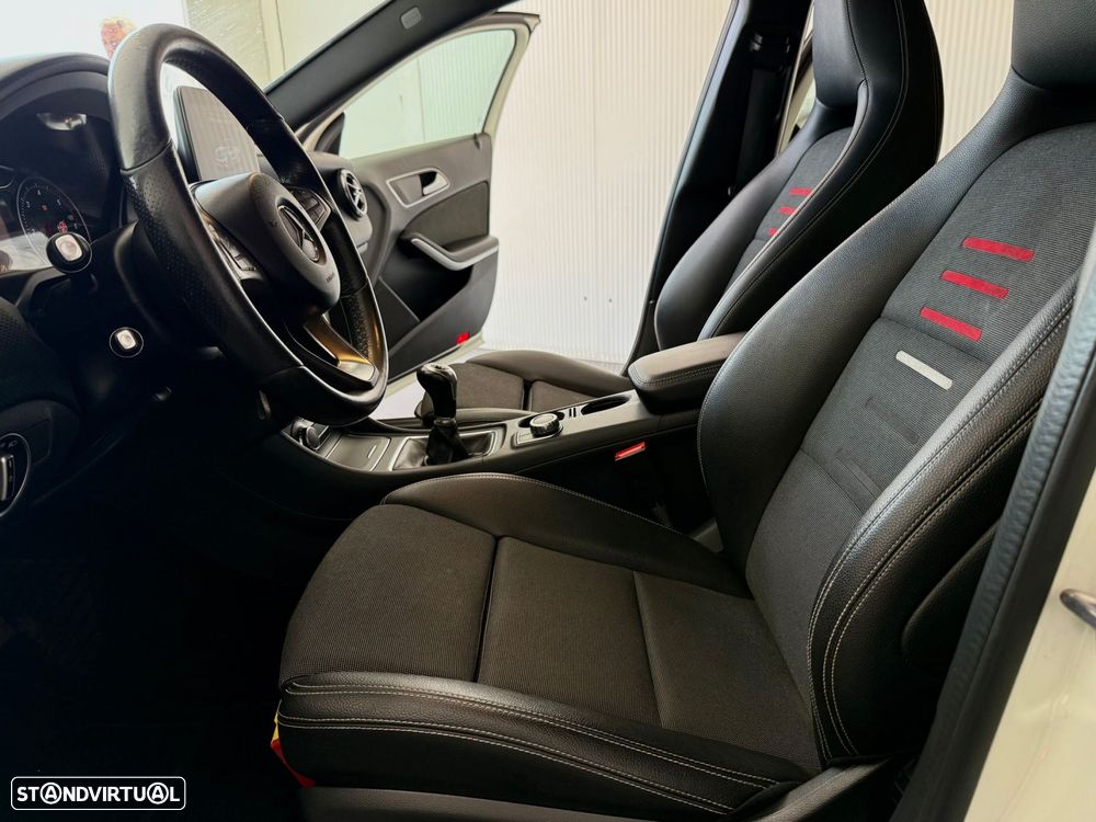 Mercedes-Benz A 180 d AMG Line - 16