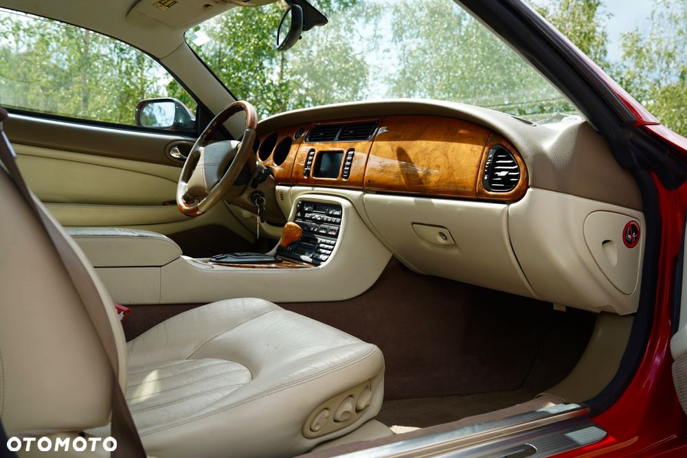 Jaguar XK8 - 13