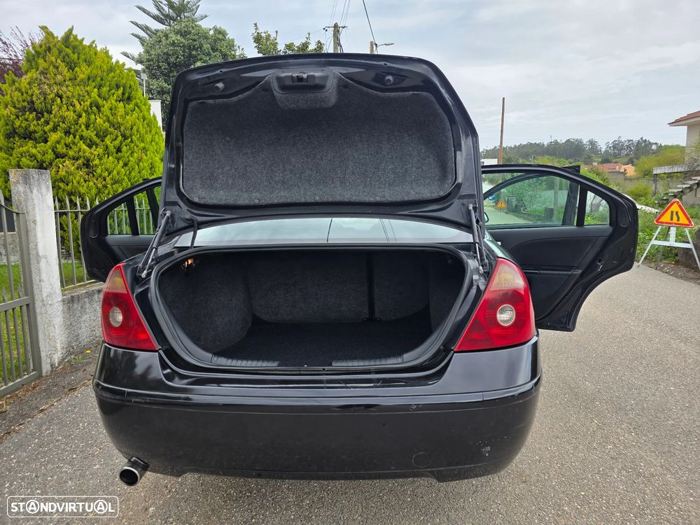 Ford Mondeo 1.8 Trend - 9