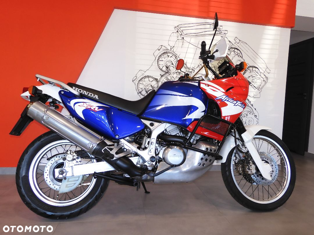 Honda XRV - 7