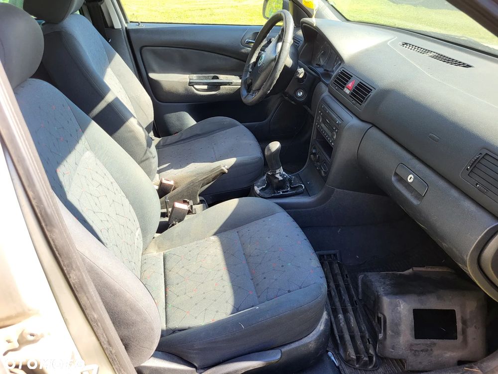 Skoda Octavia 1.6 Tour Ice - 4