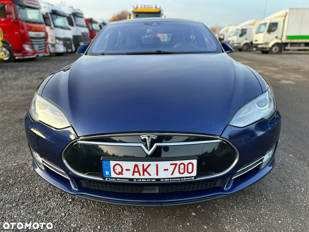 Tesla Model S - 8