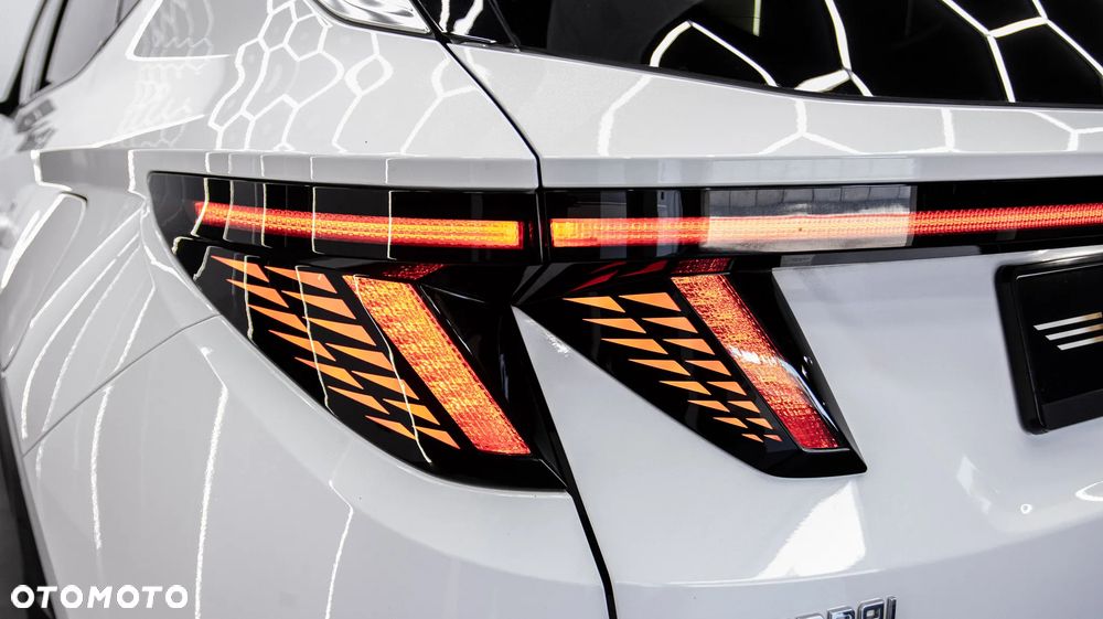 Hyundai Tucson 1.6 T-GDi HEV Executive 2WD - 13