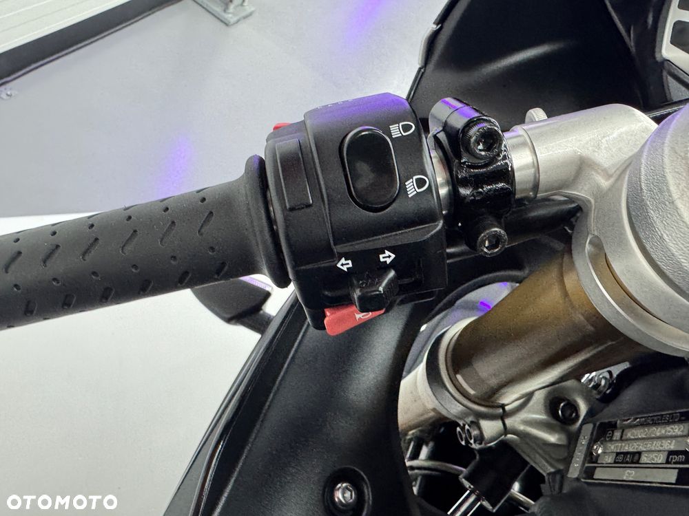 Triumph Daytona - 23