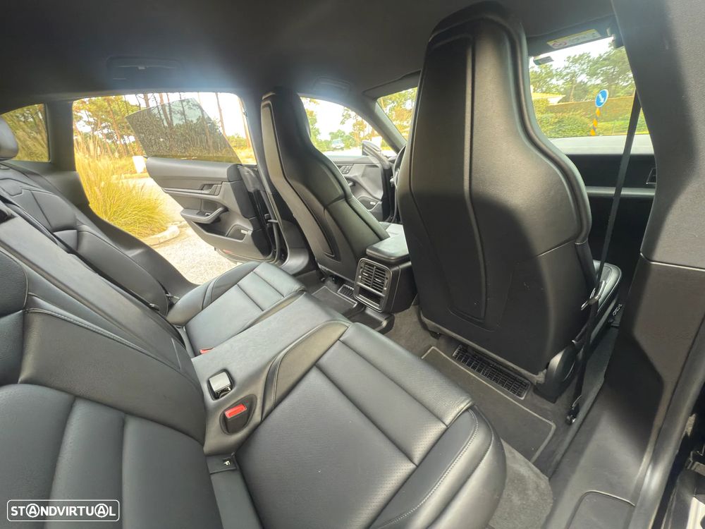 Porsche Taycan Cross Turismo 4 - 8