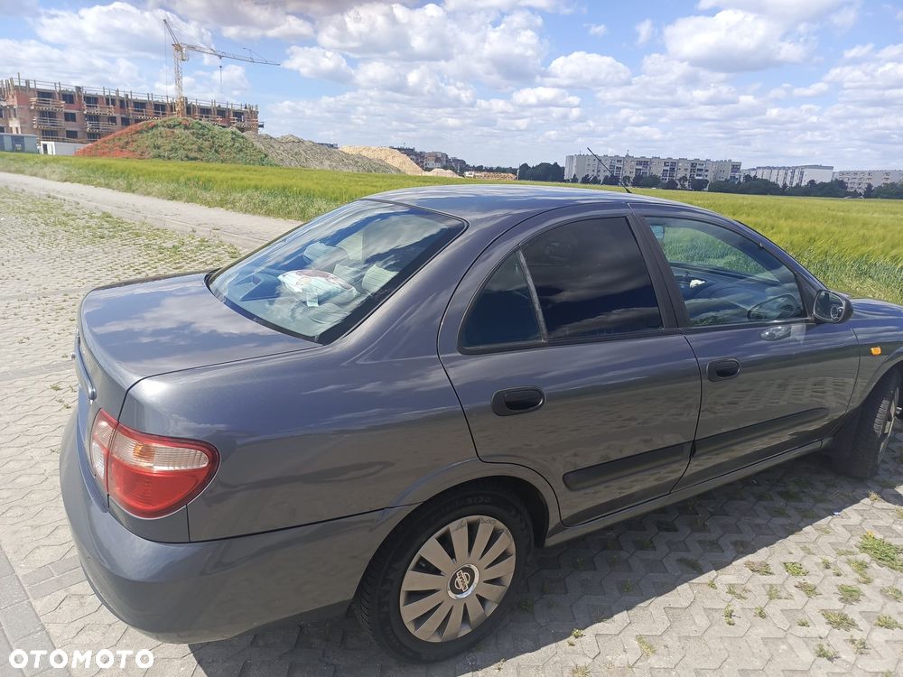 Nissan Almera 1.5 Base - 3