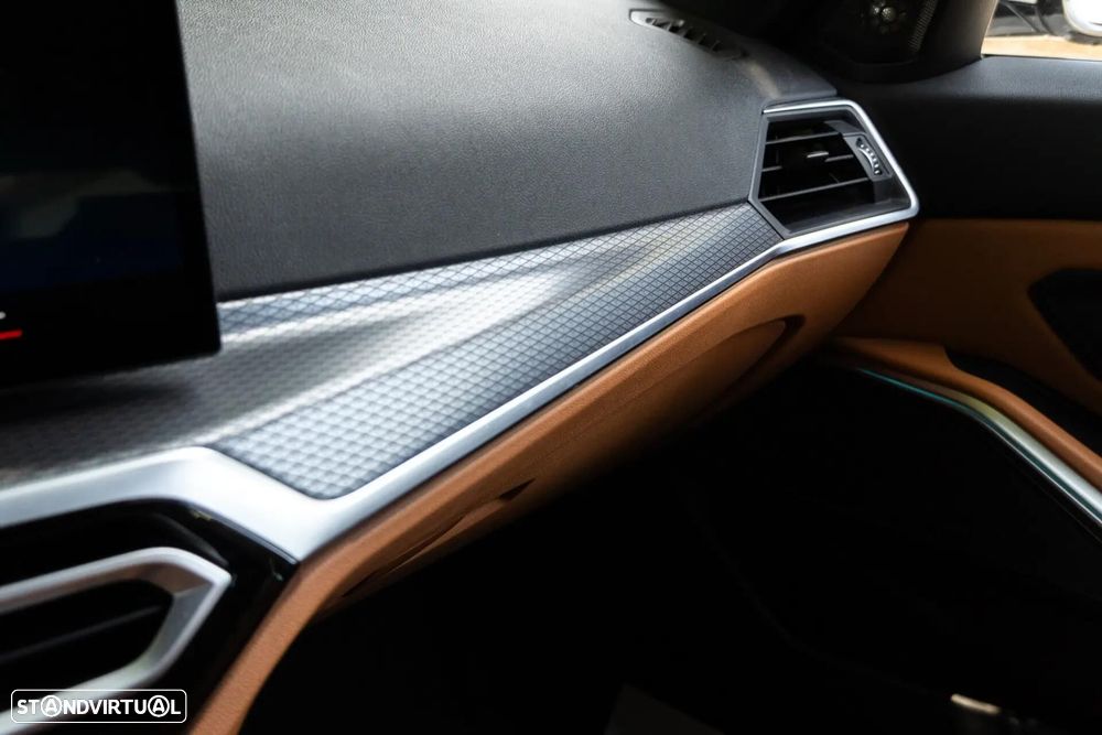 BMW 318 d Pack Desportivo M Pro Auto - 51