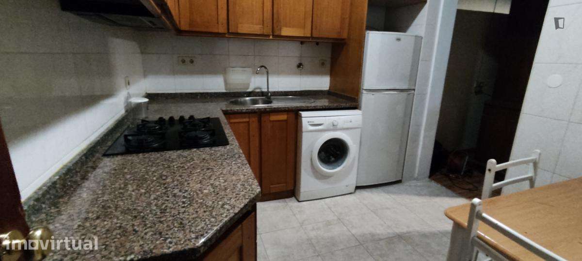 Quarto - localizado em Paranhos Porto - Grande imagem: 3/8
