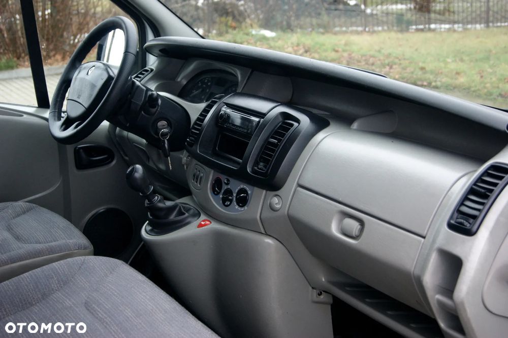 Renault TRAFIC - 24