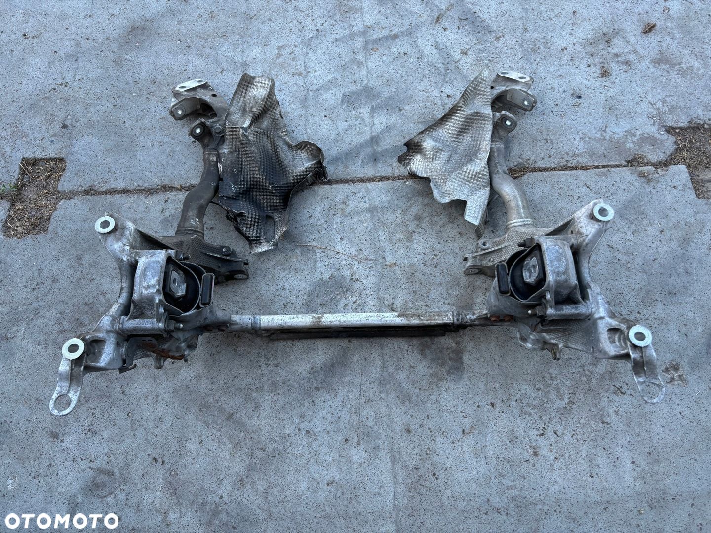 AUDI A5 8T LIFT QUATTRO WÓZEK SANKI KOŁYSKA TRAWERS BELKA POD SILNIK PRZÓD - 1