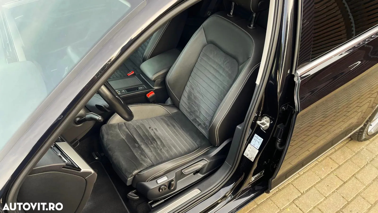 Volkswagen Passat Variant 2.0 TDI SCR DSG Elegance - 18