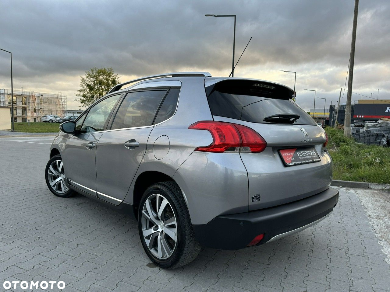 Peugeot 2008 - 8