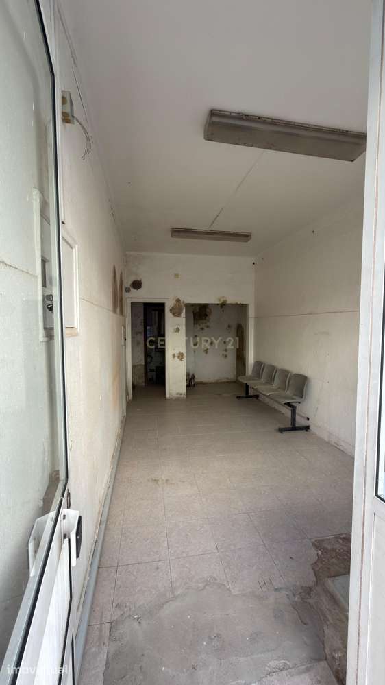 Rua Barão de Sabrosa: Loja com Potencial de Valorização e Versatilidad - Grande imagem: 4/5