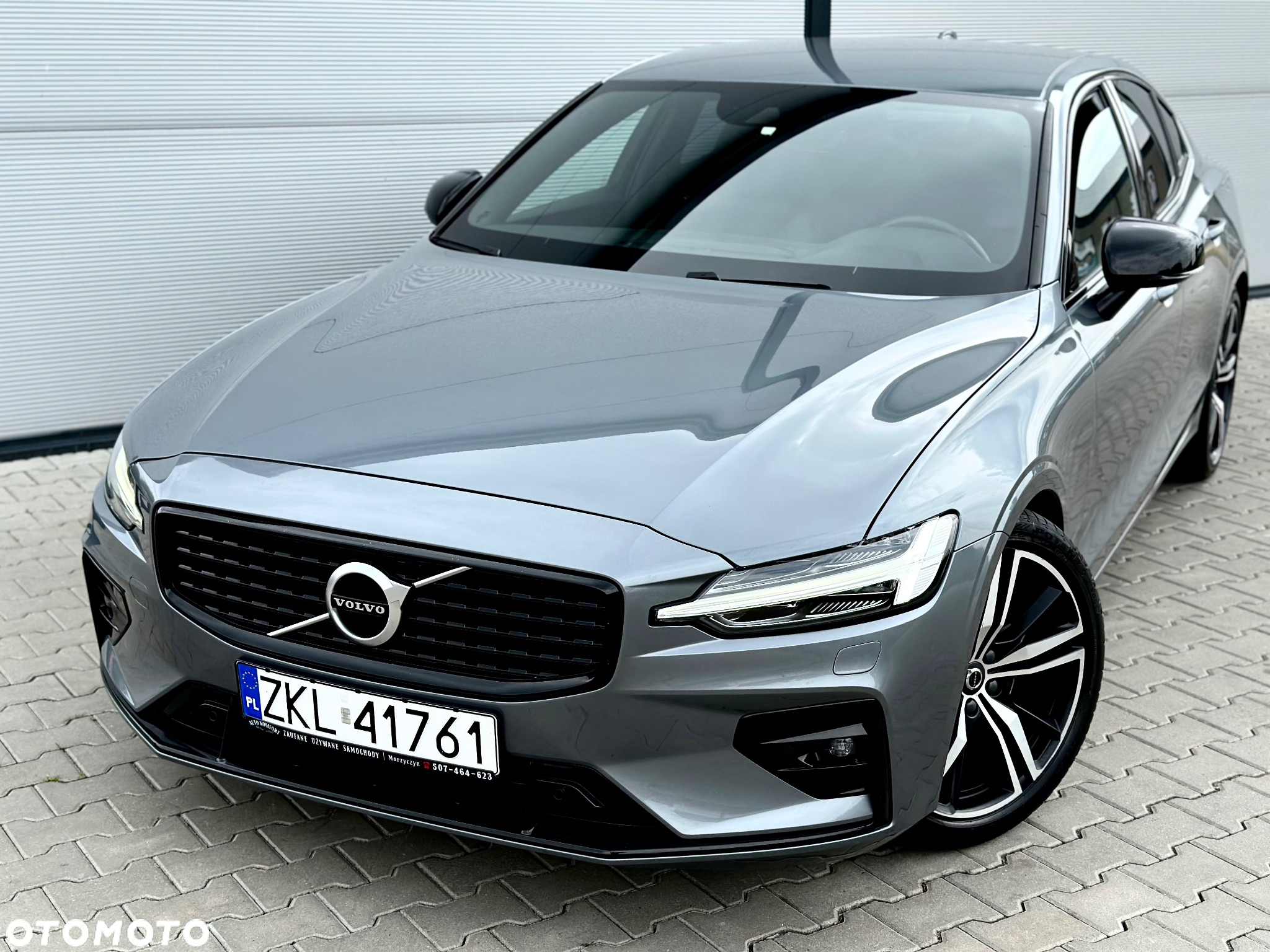 Volvo S60 T5 R-Design - 4