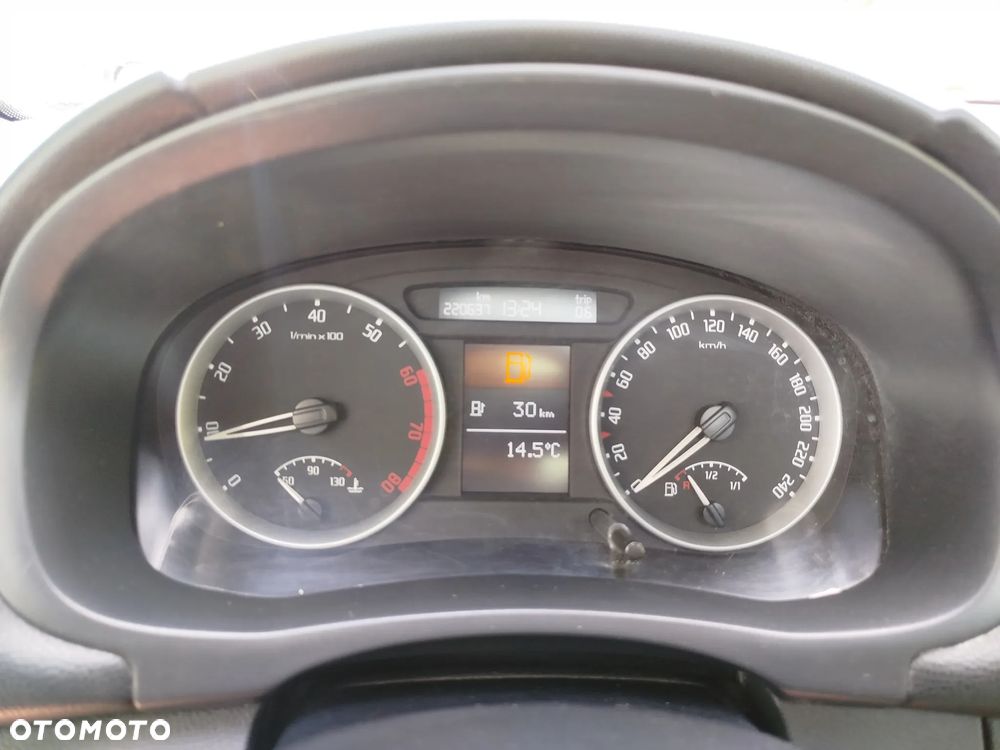 Skoda Roomster 1.6 16V Sport - 12