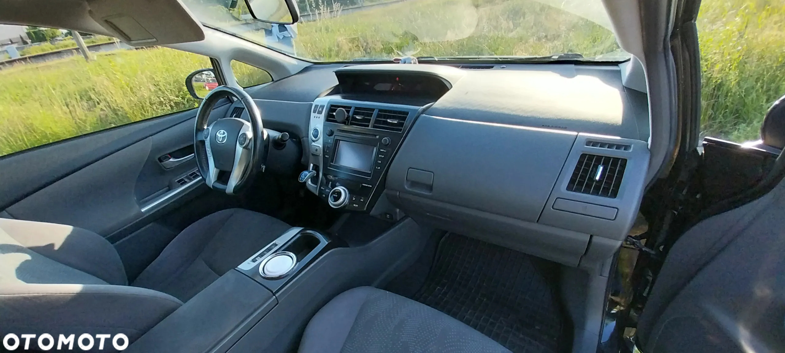 Toyota Prius+ (Hybrid) - 4