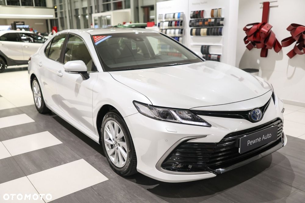 Toyota Camry - 4