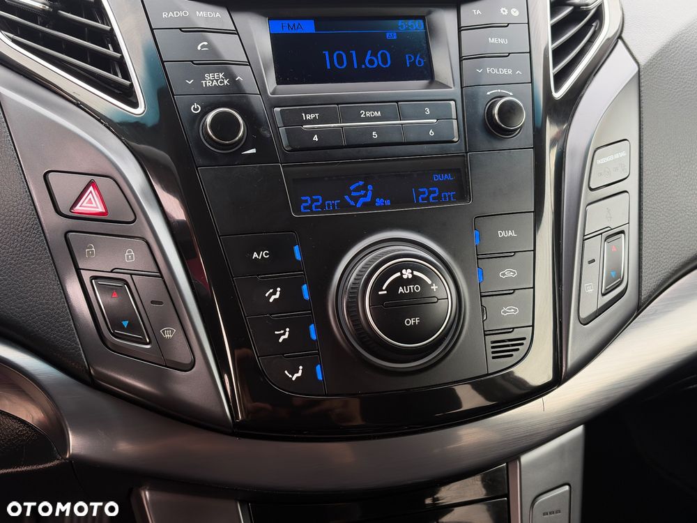 Hyundai i40 Kombi blue 1.6 Family - 23