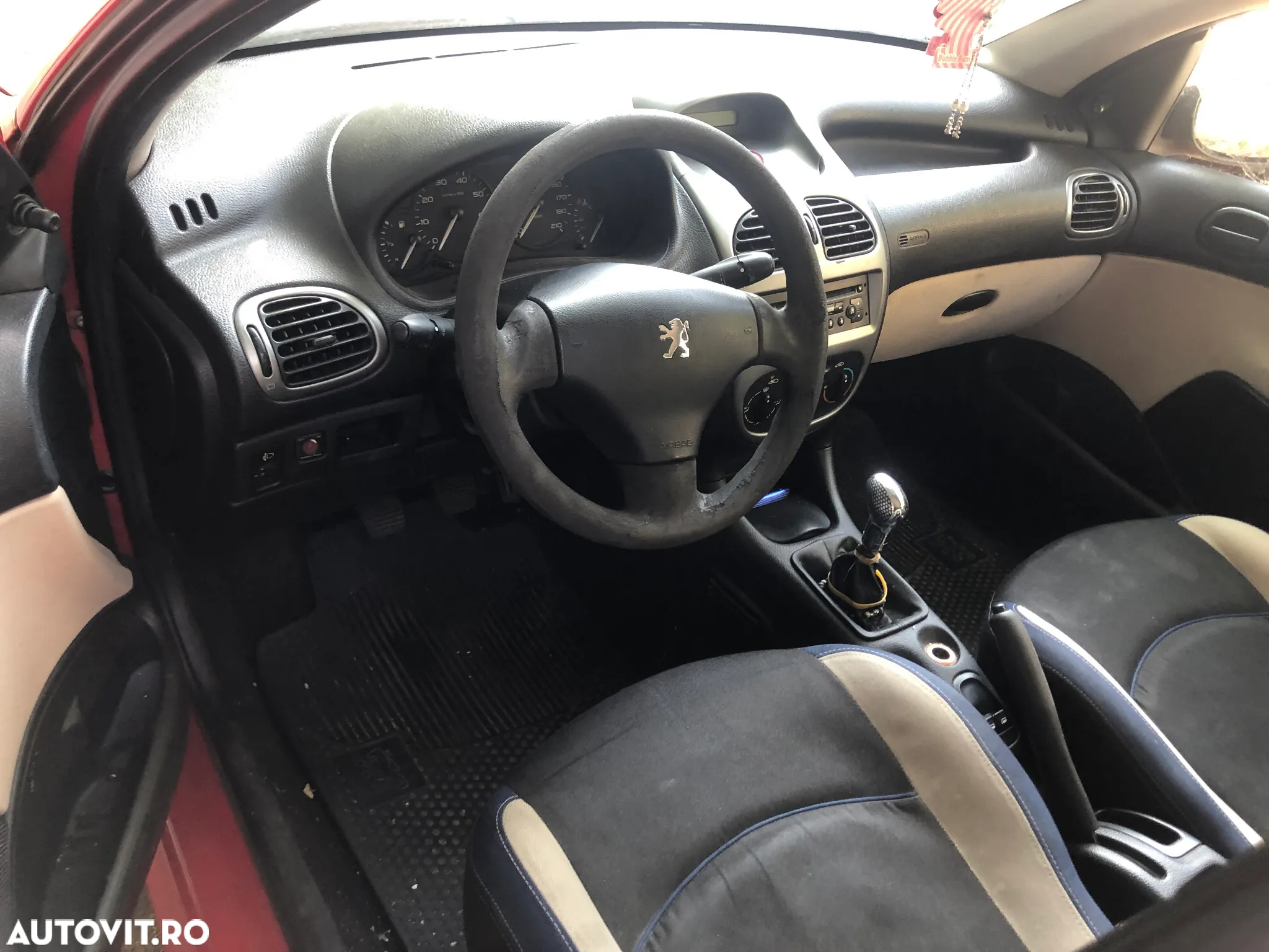 Dezmembrez Peugeot 206 rosu benzina 2005 - 7