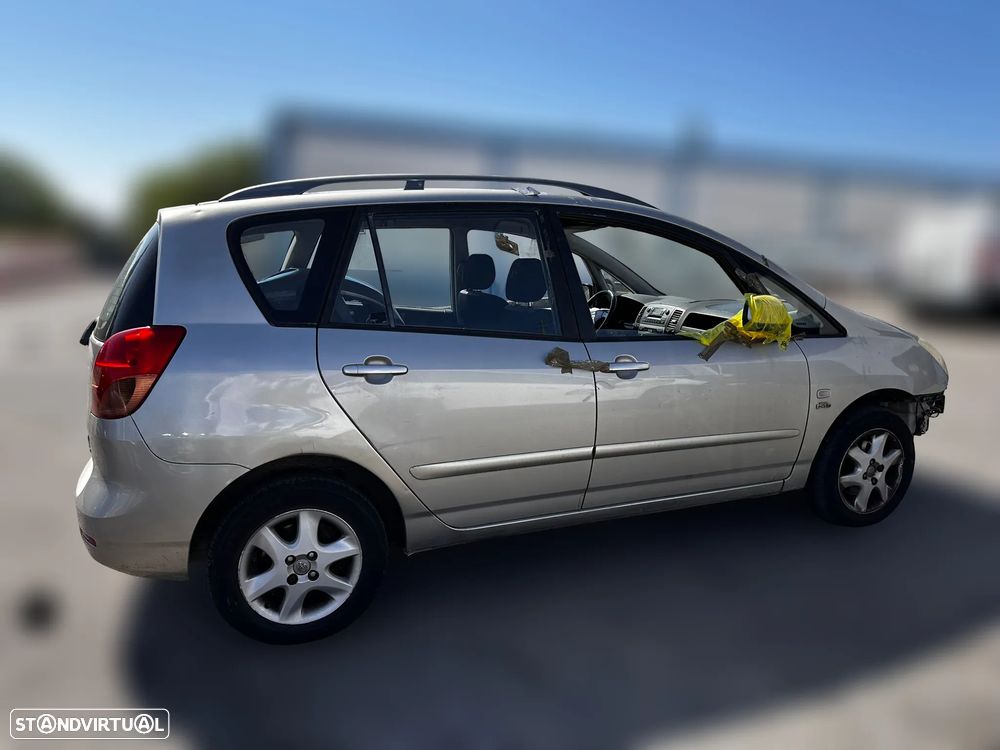 Toyota Corolla Verso E12 2.0 D-4D de 2002 para peças - 1