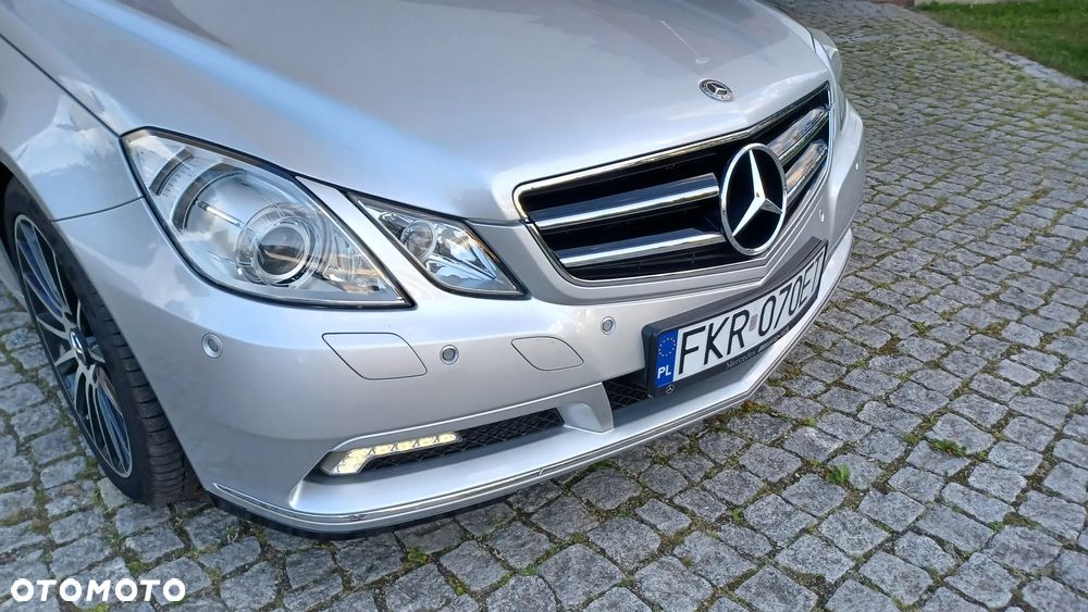 Mercedes-Benz Klasa E 200 CGI Coupe BlueEFFICIENCY Automatik Avantgarde - 10