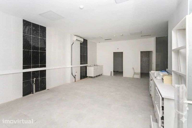 ALUGA-SE Espaco Comercial renovado 600 m2 open Space Massama - Grande imagem: 2/12