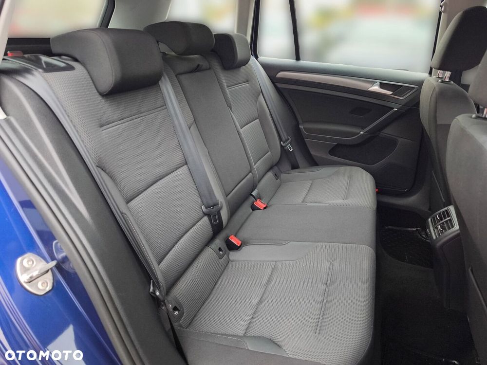 Volkswagen Golf - 11