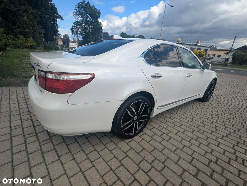 Lexus LS 460 AWD - 6