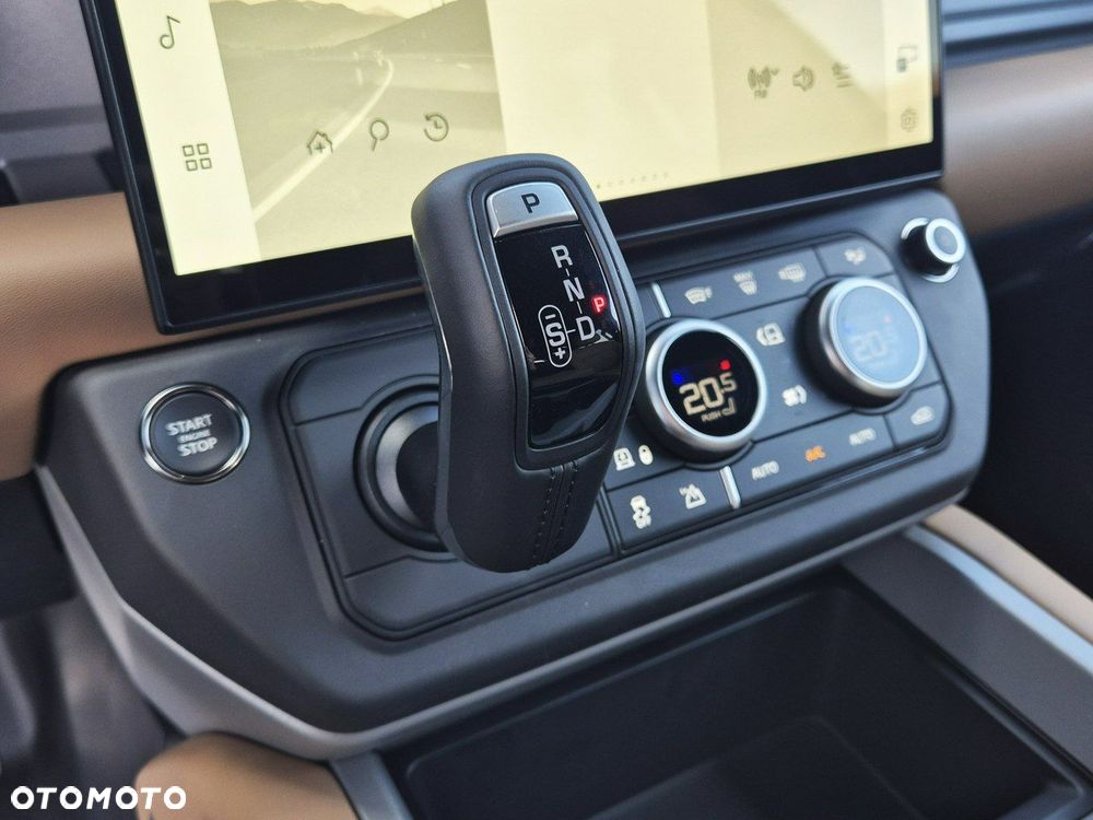 Land Rover Defender - 36