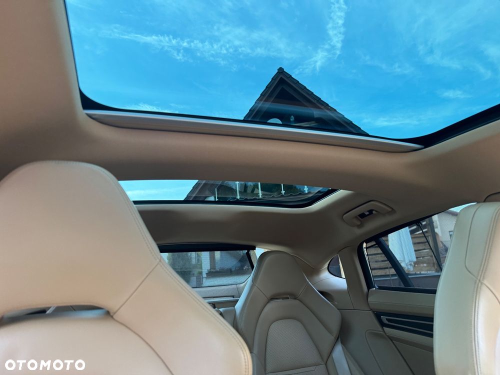 Porsche Panamera 4S - 16