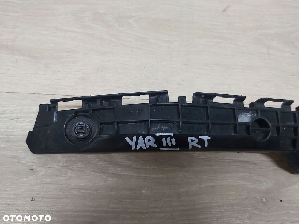 Toyota Yaris III 11 - 14r ślizg zderzaka prawy tył 52575-0D130 - 2