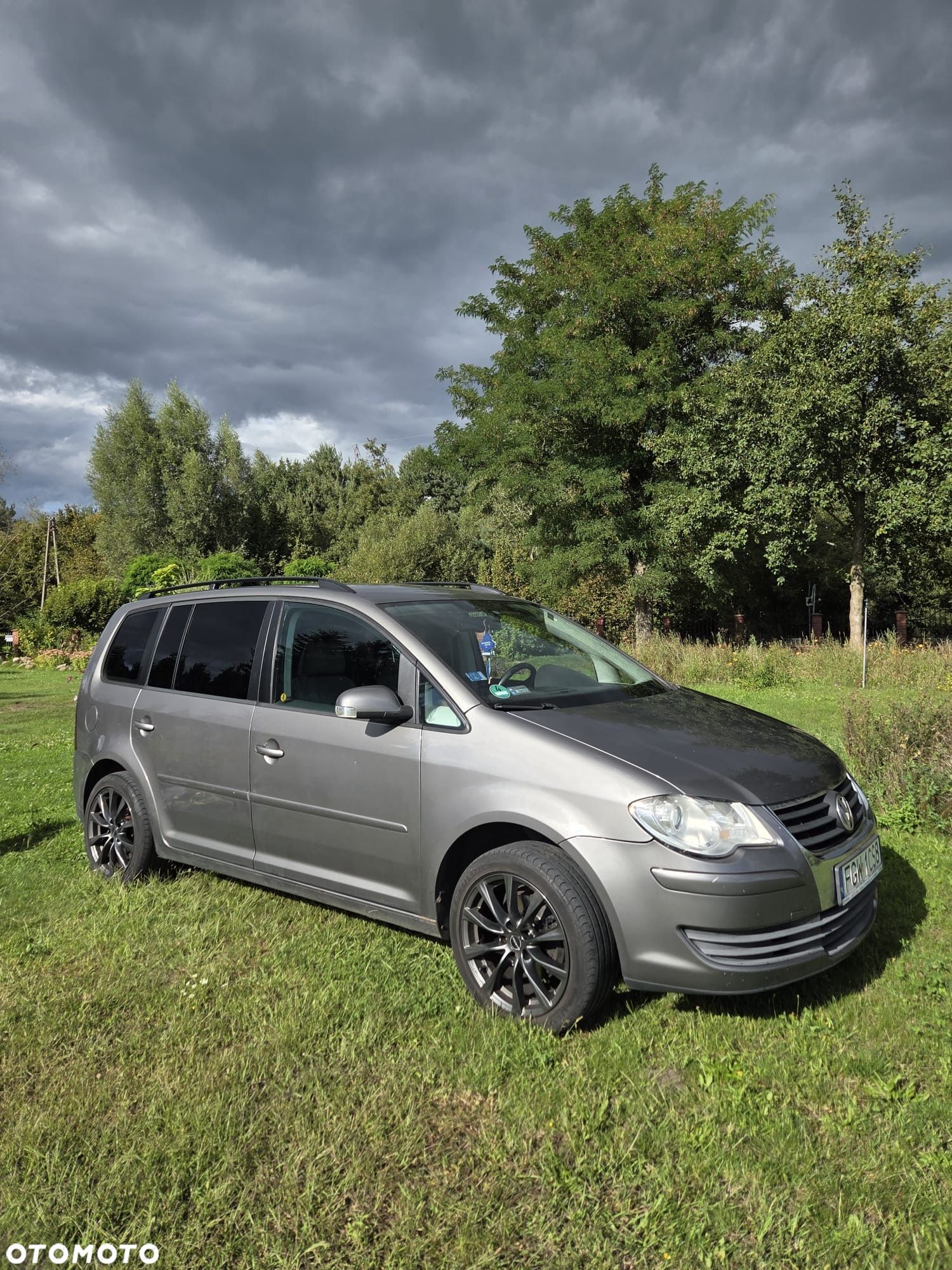 Volkswagen Touran - 1