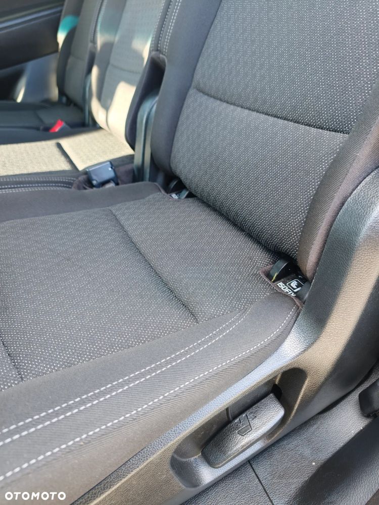 Kia Carens 1.6 GDI Dream-Team Edition - 32
