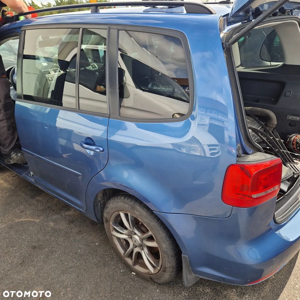 Volkswagen Touran  1.6TDI 2011r kod silnika CAYC Kod lakieru LR5T  Kod skrzyni NKA - 2