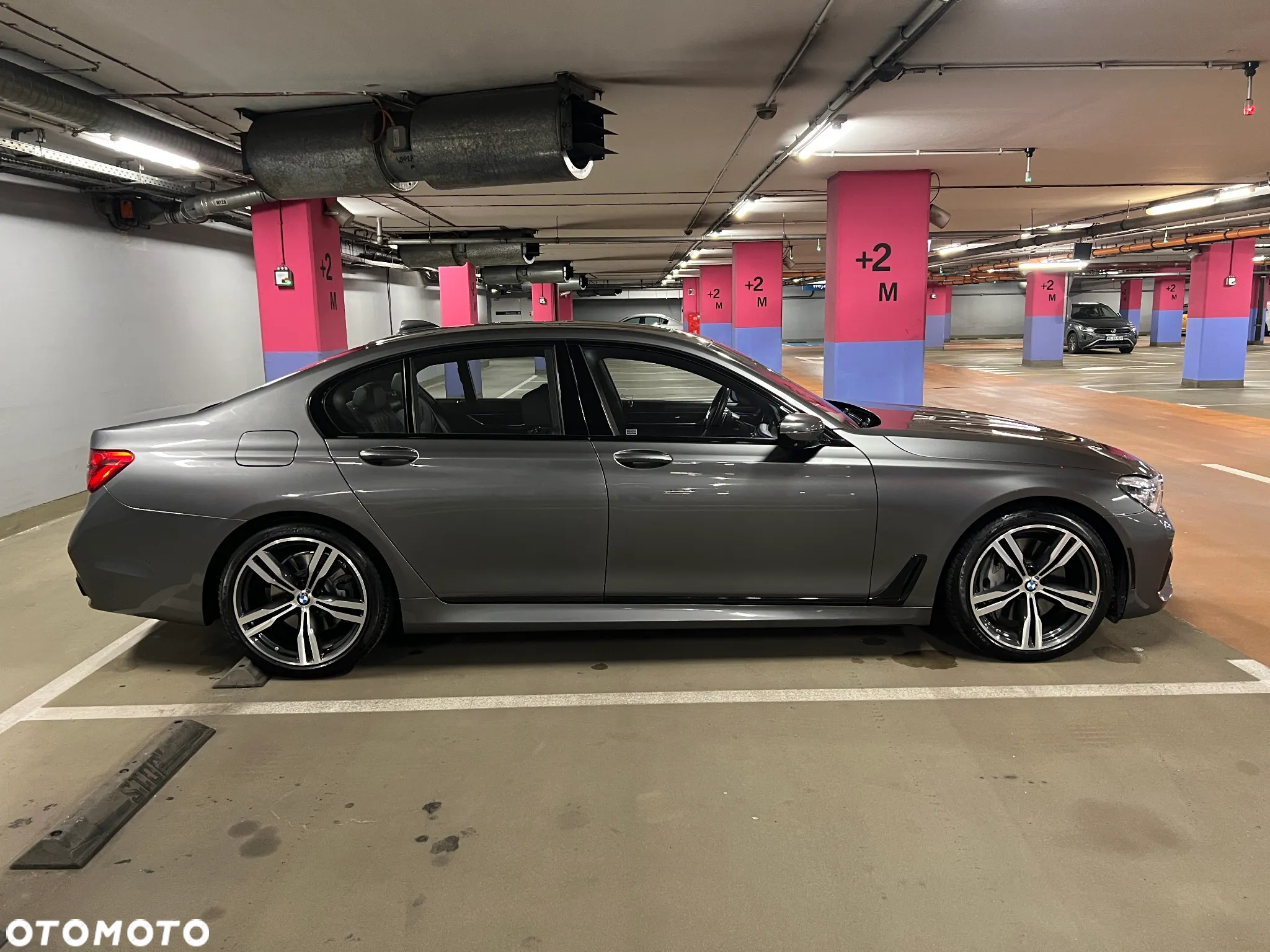 BMW Seria 7 750i xDrive - 13
