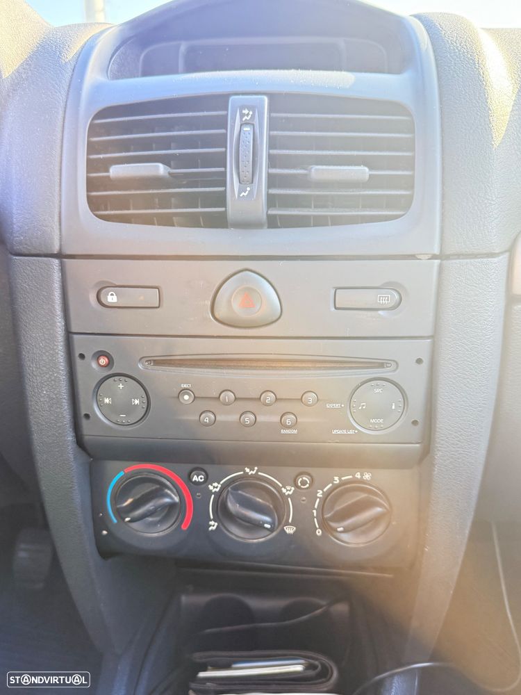 Renault Clio 1.2 16V Authentique - 9