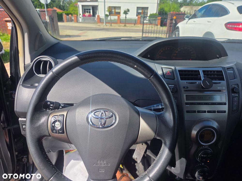Toyota Yaris - 11