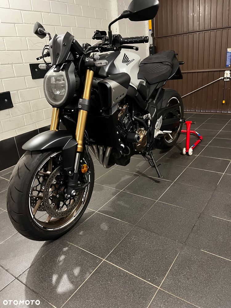 Honda CB - 1