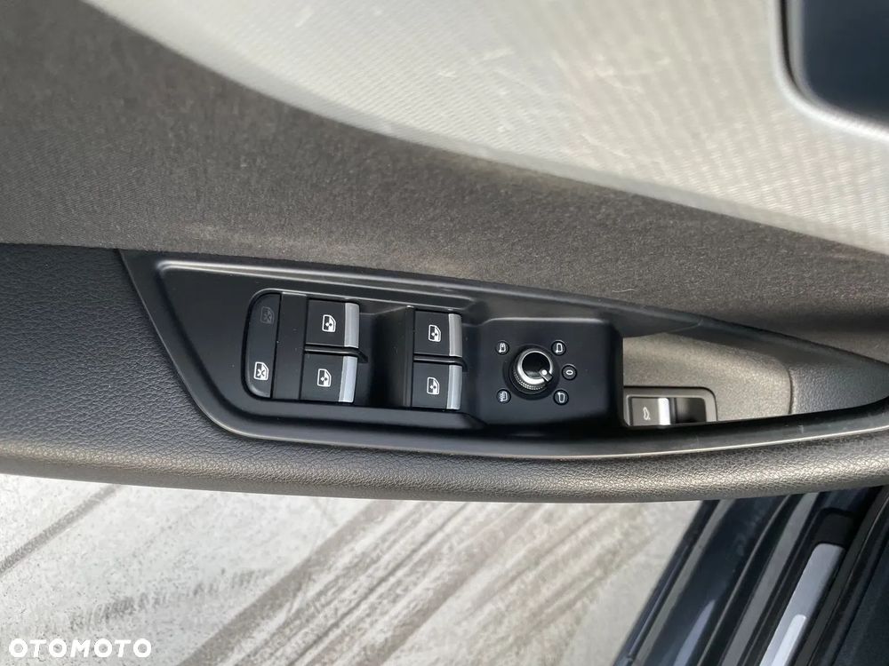 Audi A4 Avant 2.0 TDI ultra S tronic design - 25