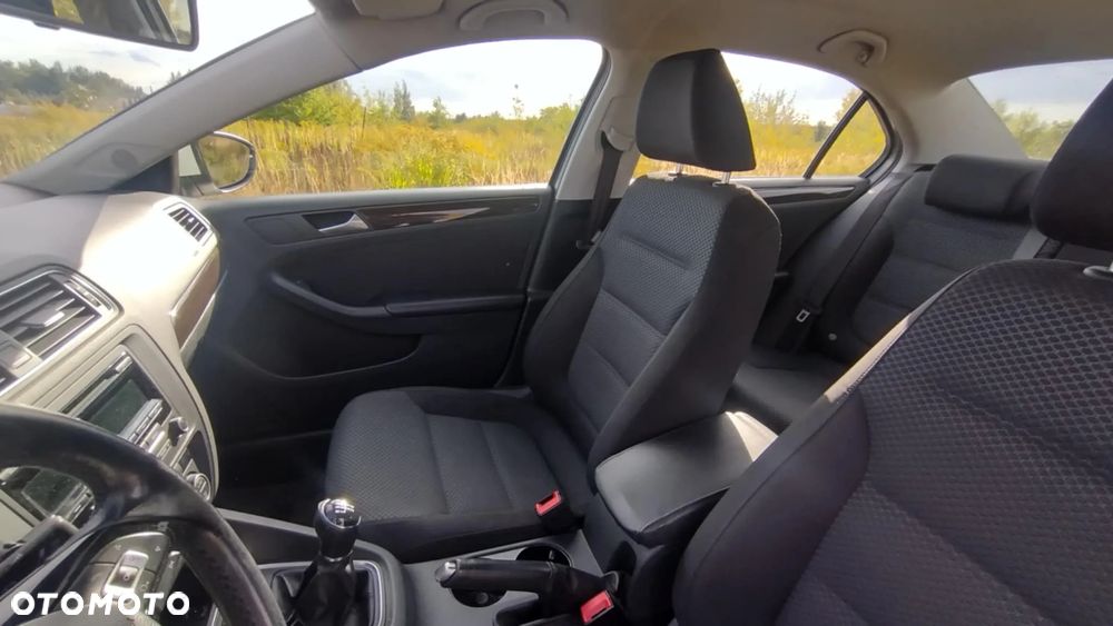 Volkswagen Jetta - 5