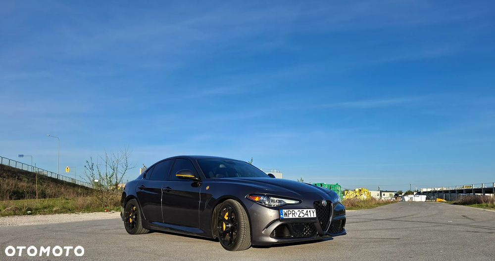Alfa Romeo Giulia 2.9 V6 Bi-Turbo AT8 Quadrifoglio - 1