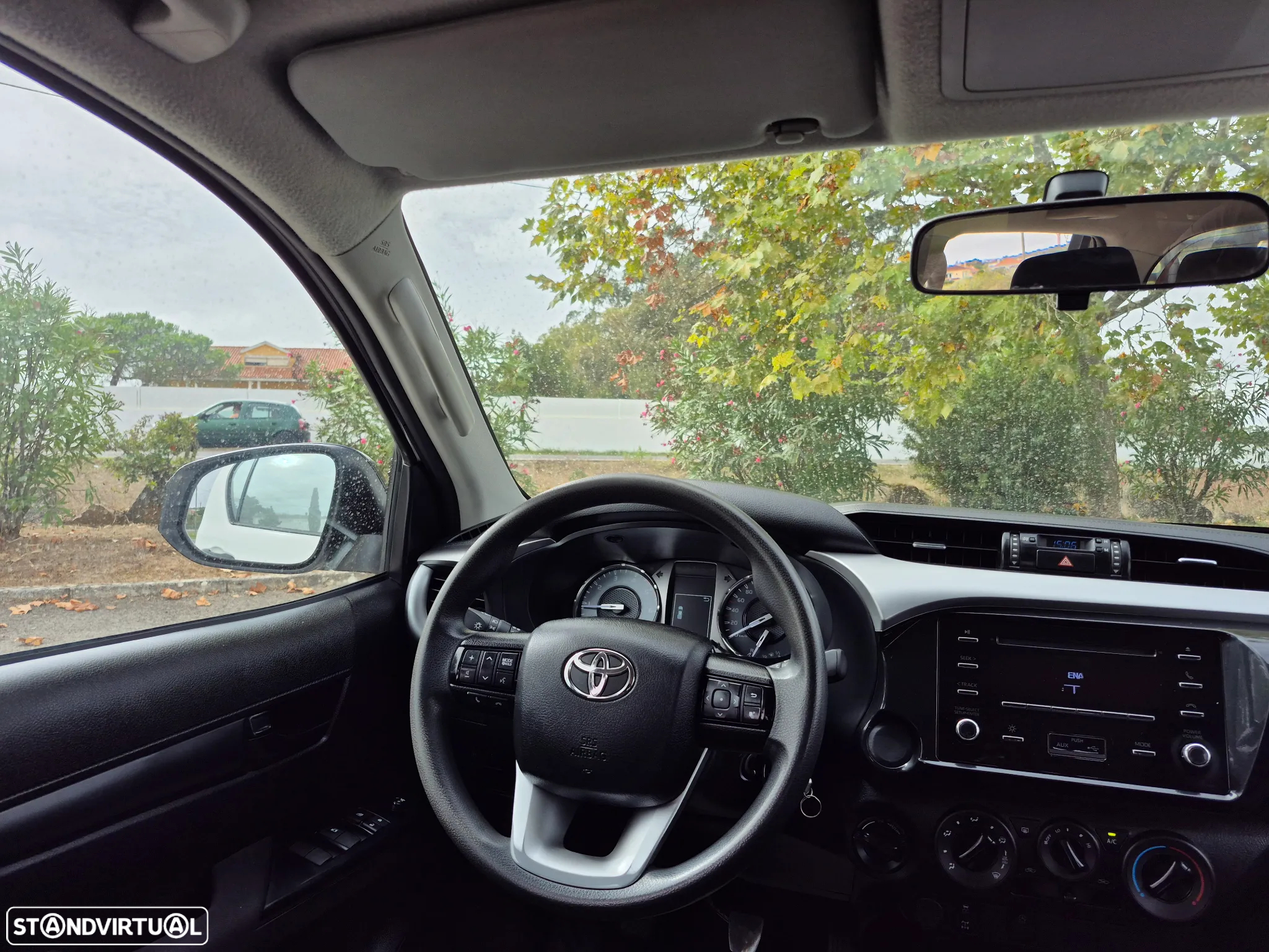 Toyota Hilux 2.4D-4D 4X4 - 2024 - 5 LUGARES - 12.000KM - 10