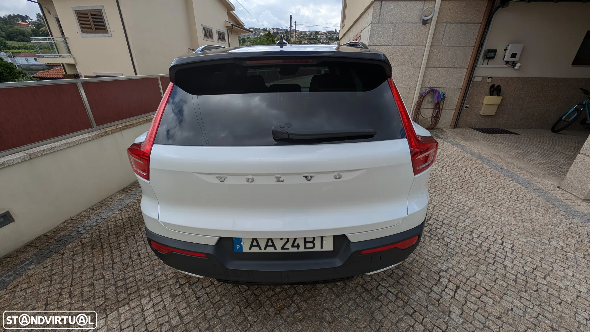 Volvo XC 40 2.0 D3 R-Design AWD Geartronic - 5